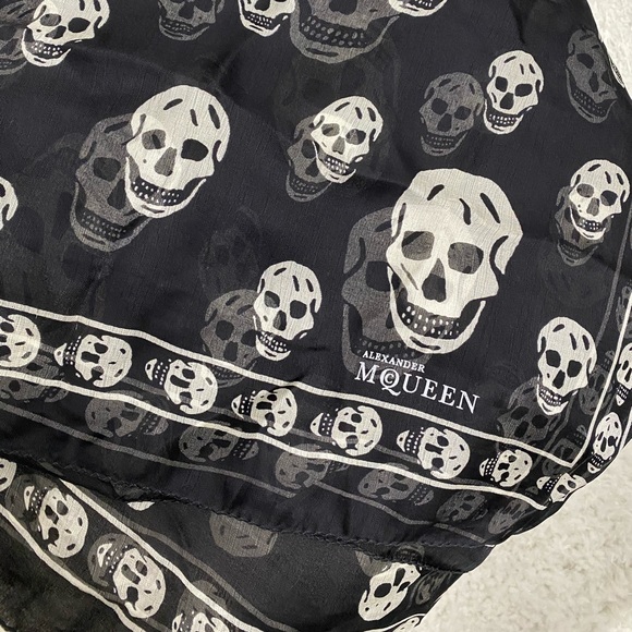 Alexander McQueen printed silk chiffon scarf black - Picture 2 of 6
